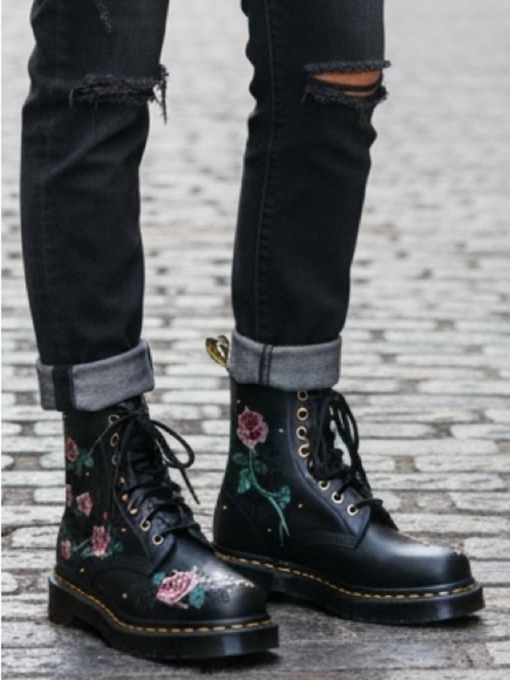 💗 Dr. Martens 1460 Vonda Chain Boots with Pink Rose Embroidery Black Leather 5 - Picture 9 of 9